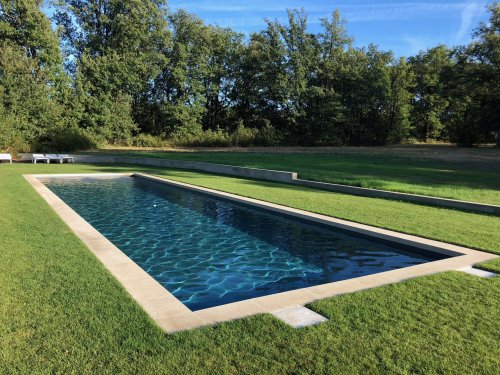 Construire une piscine à débordement sur-mesure à Aucamville