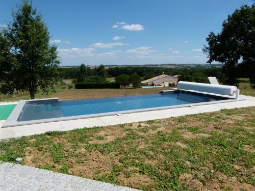 ﻿Piscine au couloir de nage de petite dimension sur Fonbeauzard