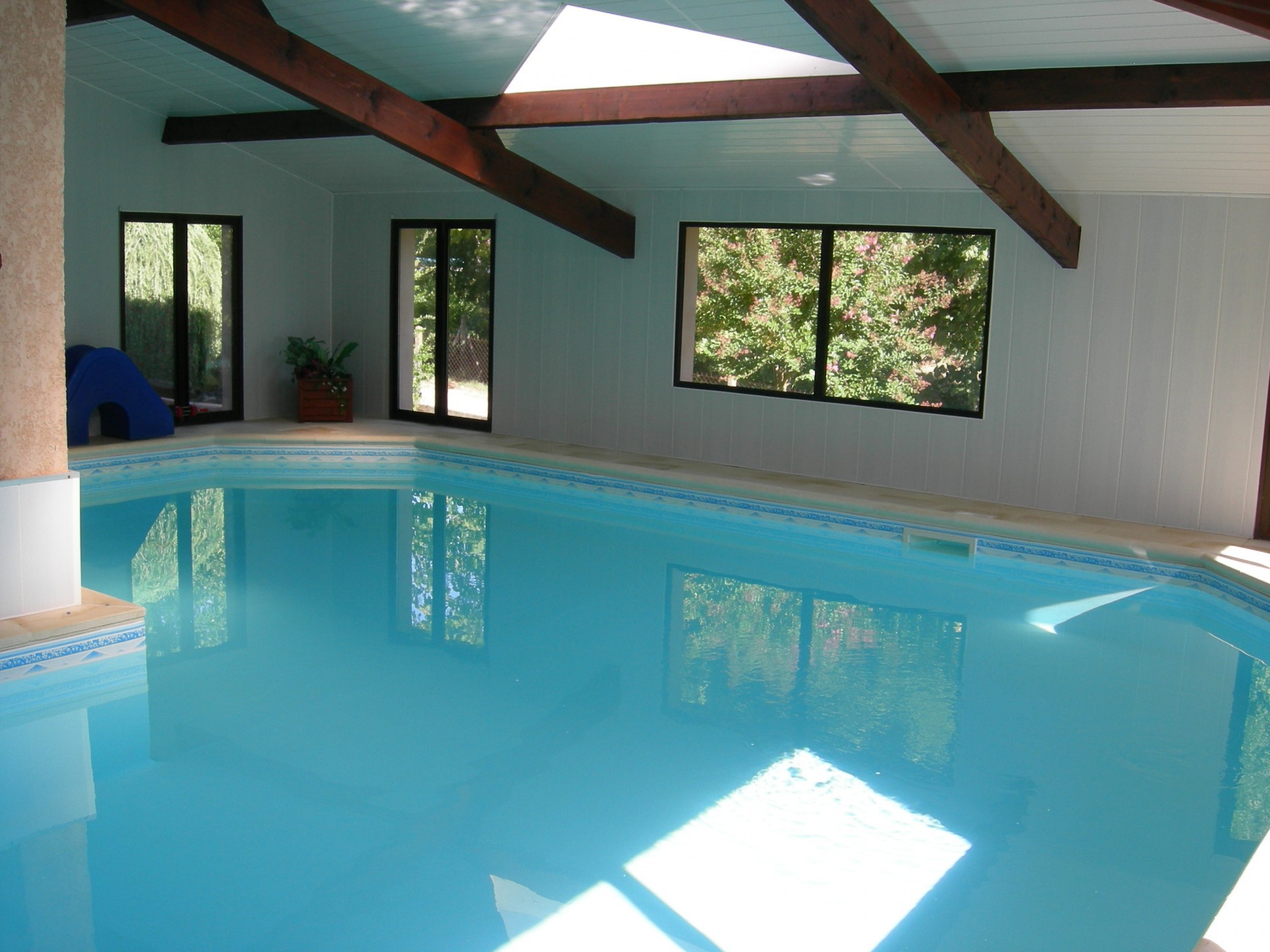 Spécialiste en piscine intérieure avec 30 ans d expérience et garantie ...